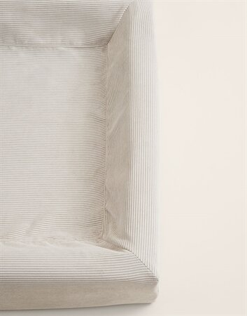 BIA BED RIB HOES HONDENMAND ZAND 85X70X15 CM