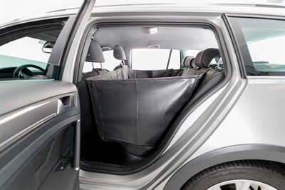TRIXIE AUTO-HONDENDEKEN MET DEURBESCHERMING ZWART 150X135 CM